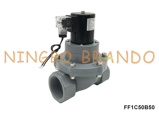 2' DN50 مضاد للتآكل الصمام الكهربائي CPVC المقاوم للحمض الكيميائي 24V 220V